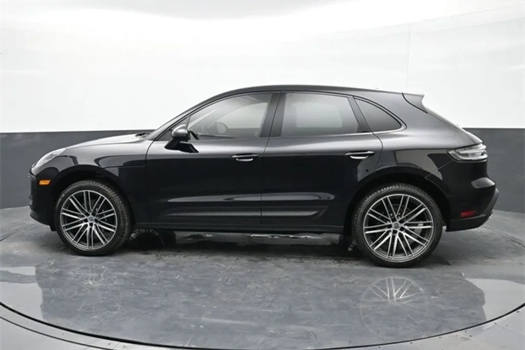 2025 Porsche Macan photo 1