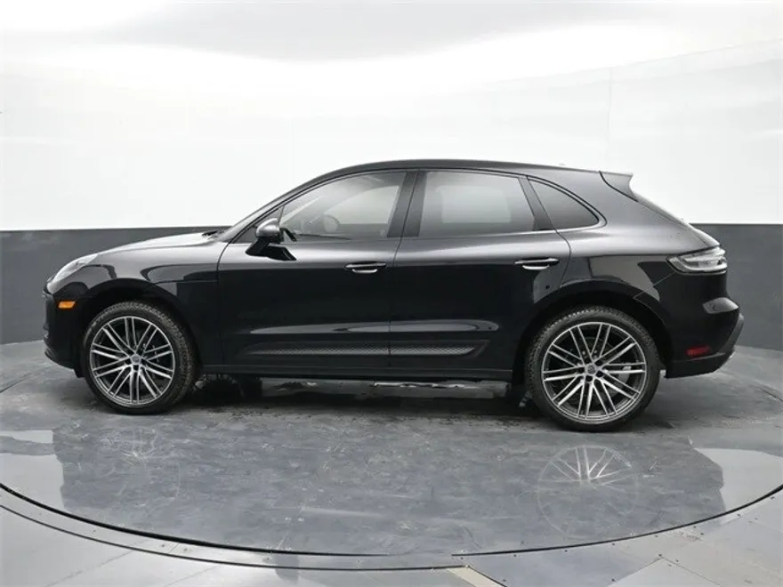 2025 Porsche Macan photo 1