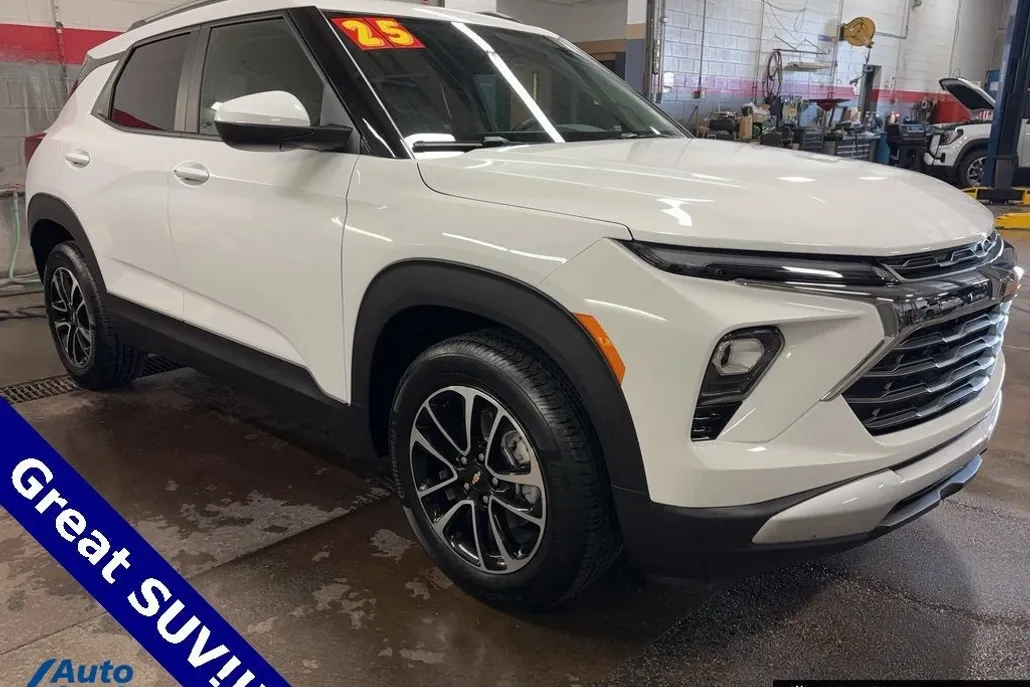 2025 Chevrolet Trailblazer LT photo 1