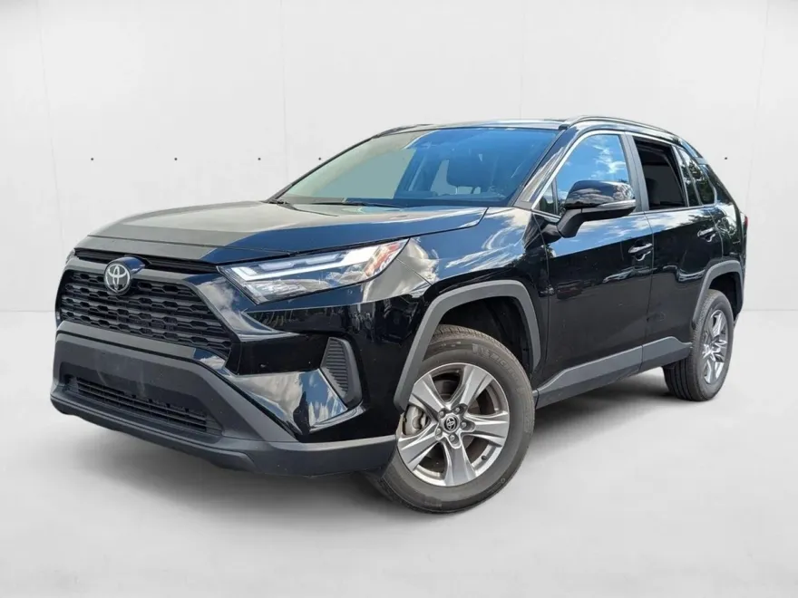 2025 Toyota RAV4 XLE photo 1