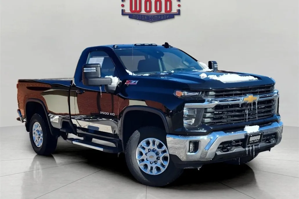 2024 Chevrolet Silverado 3500HD LT photo 1