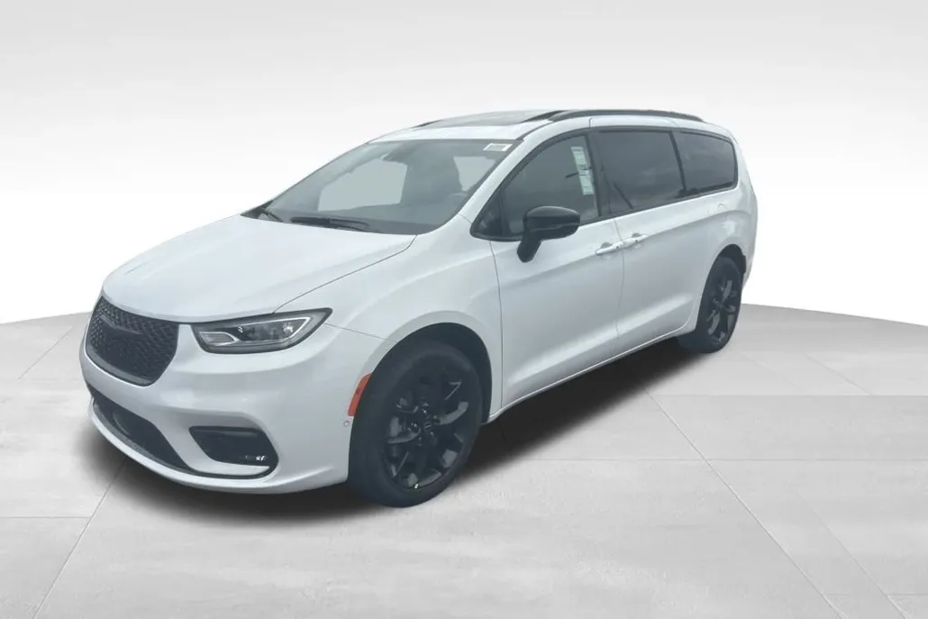 2026 Chrysler Pacifica Limited photo 1