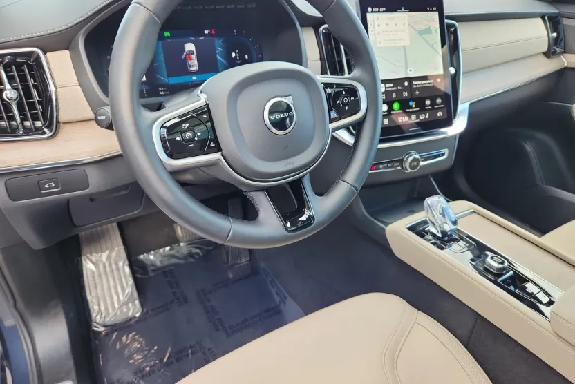 2025 Volvo XC90 Plus photo 1