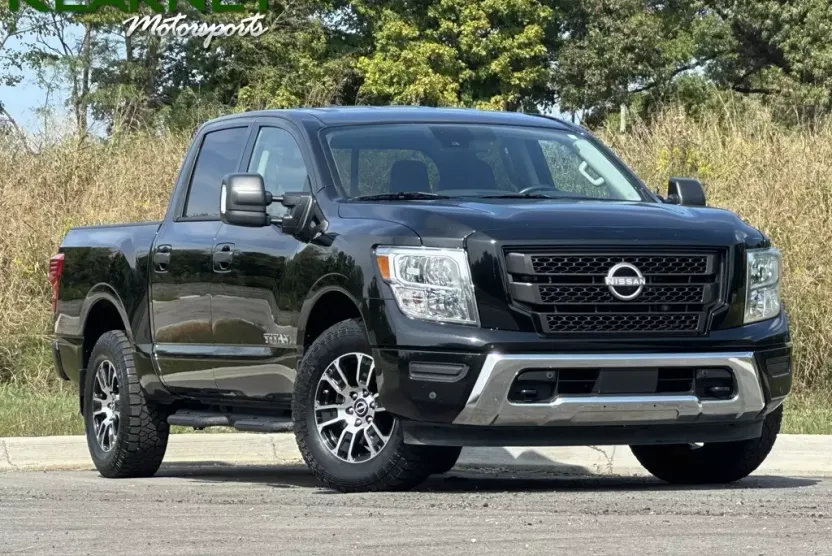 2023 Nissan Titan SV photo 1