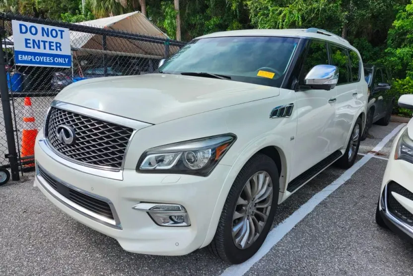 2017 Infiniti QX80 photo 1