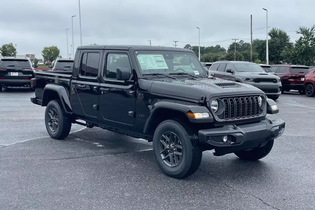2025 Jeep Gladiator Sport S photo 1