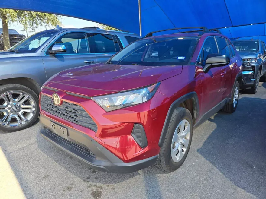 2019 Toyota RAV4 LE photo 1