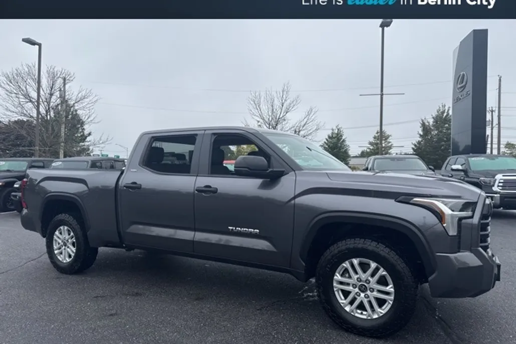 2022 Toyota Tundra SR5 photo 1