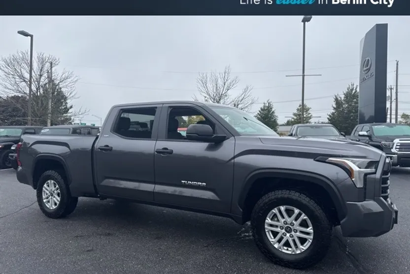 2022 Toyota Tundra SR5 photo 1