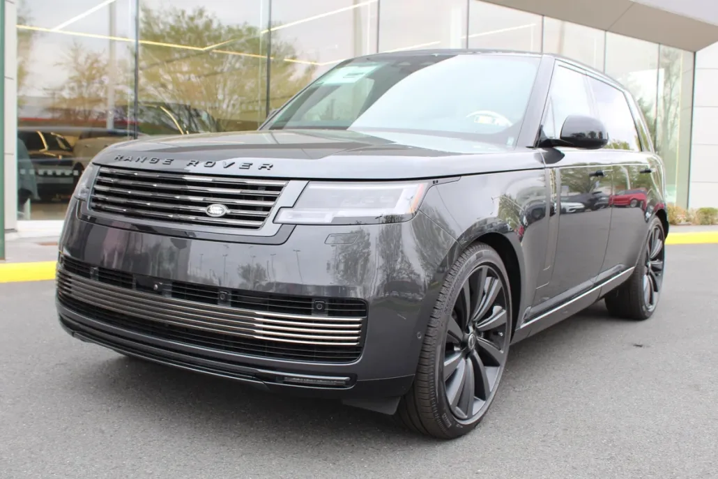 2025 Land Rover Range Rover SV photo 1