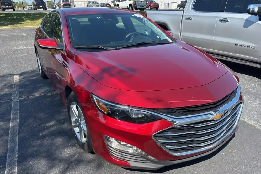 2024 Chevrolet Malibu 1LT photo 1