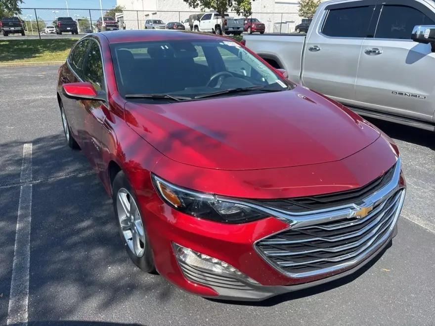 2024 Chevrolet Malibu 1LT photo 1