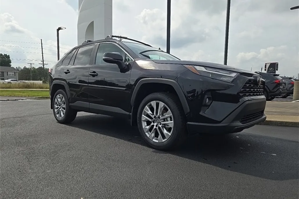 2025 Toyota RAV4 XLE Premium photo 1