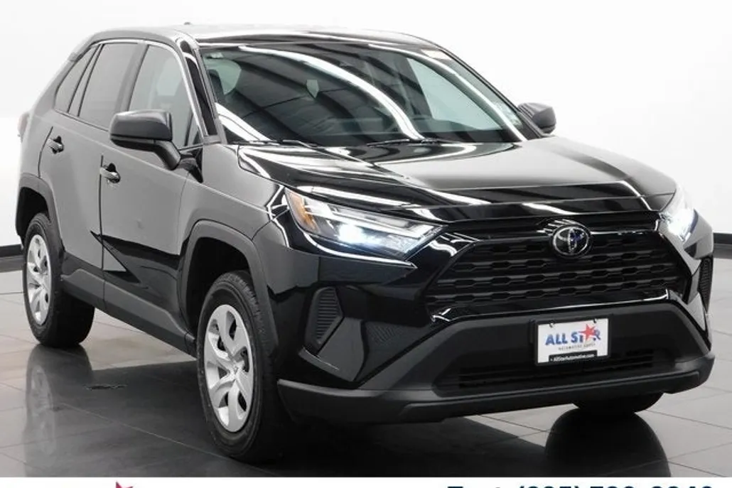 2024 Toyota RAV4 LE photo 1