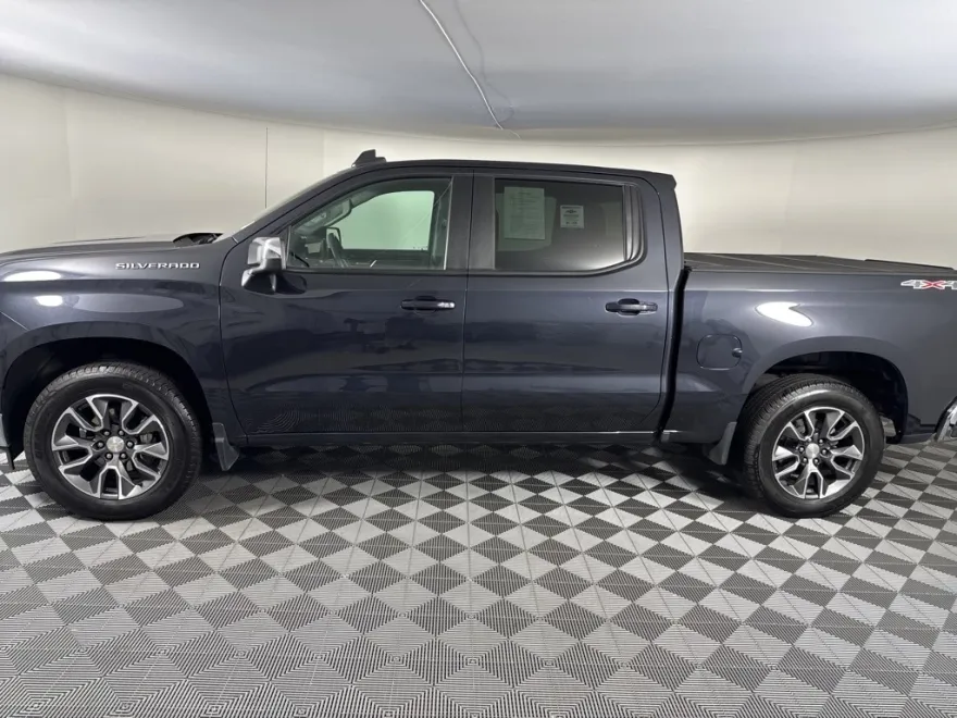 2024 Chevrolet Silverado 1500 LT photo 1