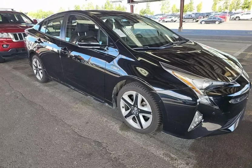 2016 Toyota Prius Four Touring photo 1
