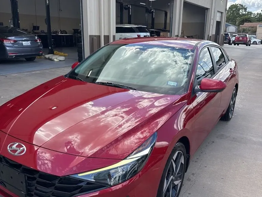2023 Hyundai Elantra SEL photo 1