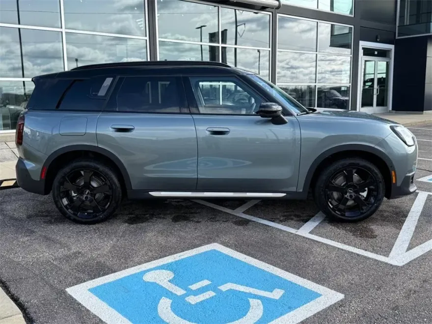 2025 Mini Countryman ALL4 S photo 1