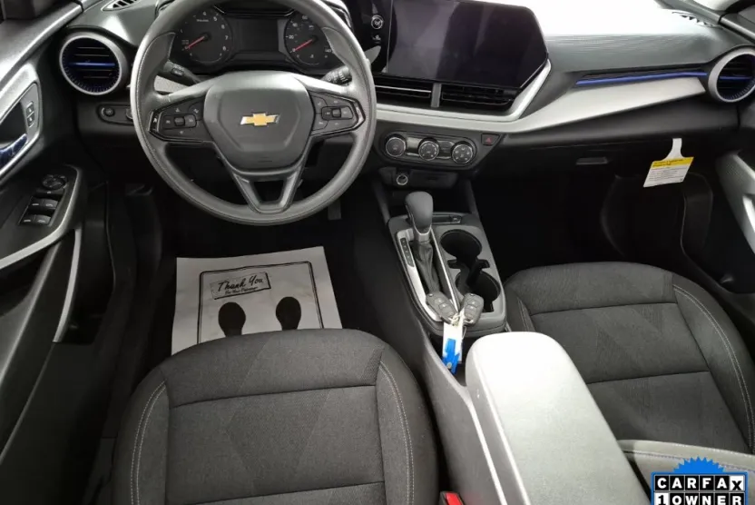 2025 Chevrolet Trax LS photo 1