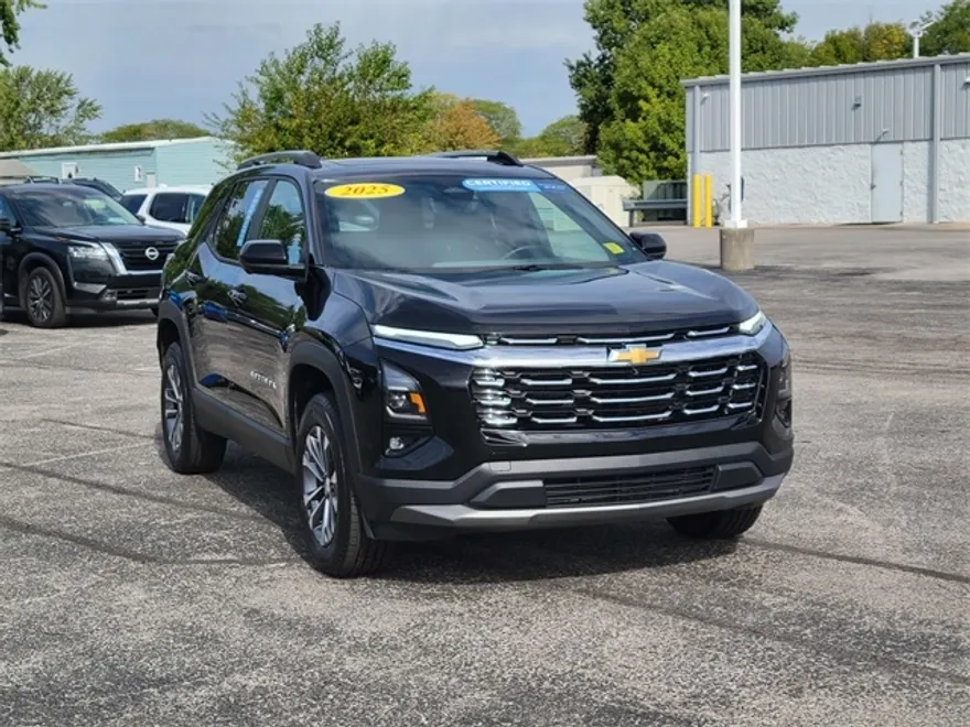 2025 Chevrolet Equinox LT photo 1