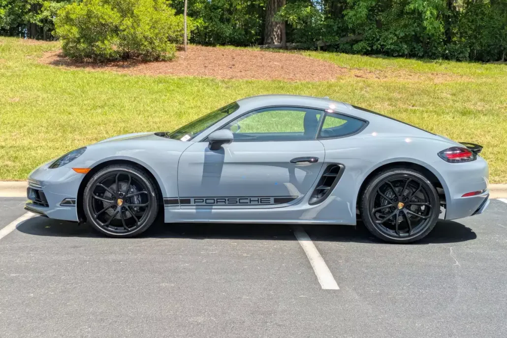 2025 Porsche Cayman photo 1