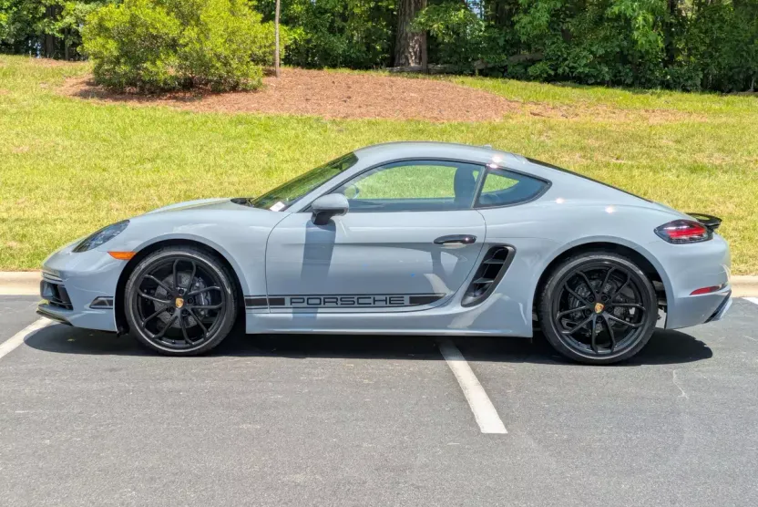 2025 Porsche Cayman photo 1