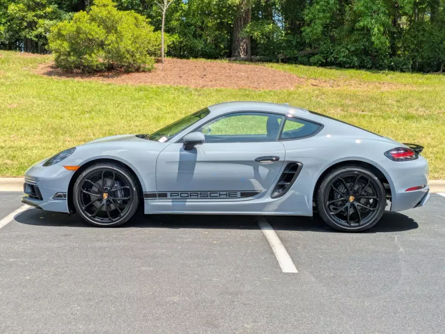 2025 Porsche Cayman photo 1