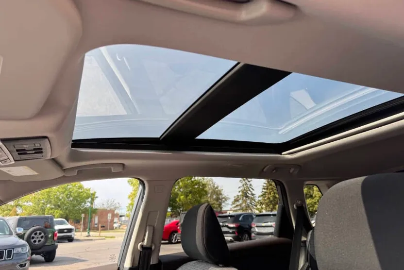 2021 Nissan Rogue SV photo 1