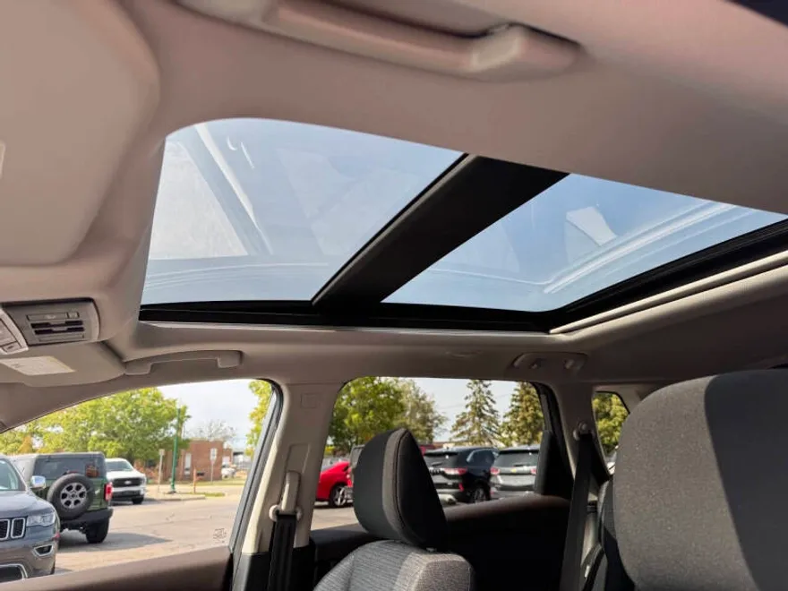 2021 Nissan Rogue SV photo 1