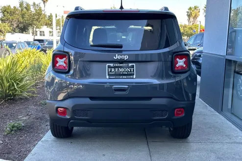 2023 Jeep Renegade Latitude photo 3