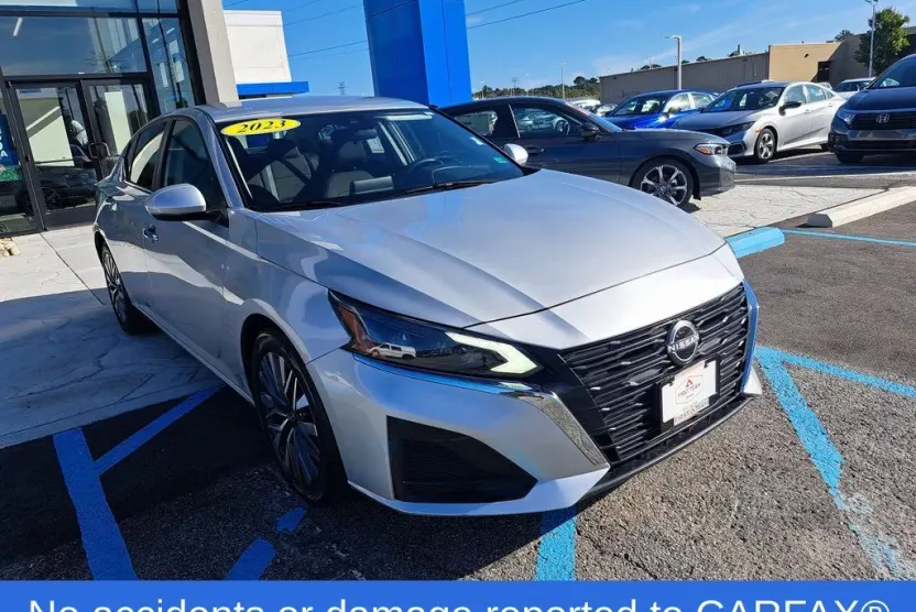 2023 Nissan Altima 2.5 SV photo 1