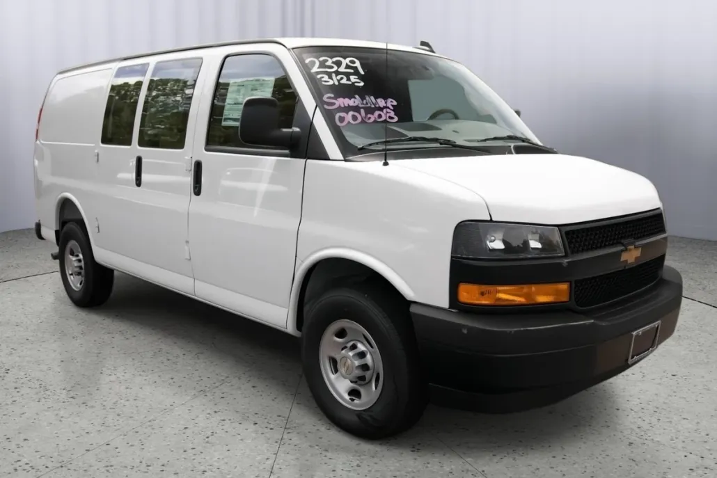 2025 Chevrolet Express Cargo 2500 photo 1