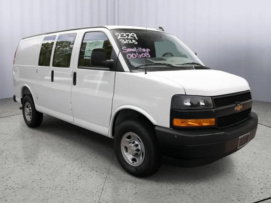 2025 Chevrolet Express Cargo 2500 photo 1