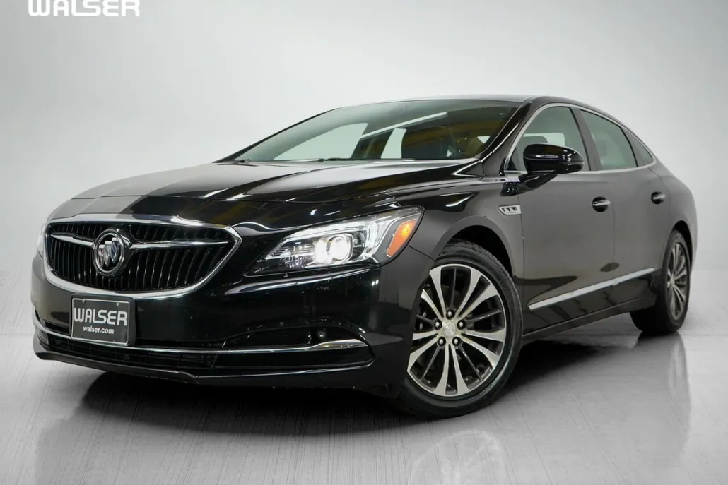 2017 Buick LaCrosse Essence photo 1
