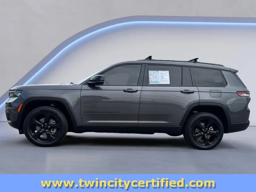 2023 Jeep Grand Cherokee Altitude photo 1