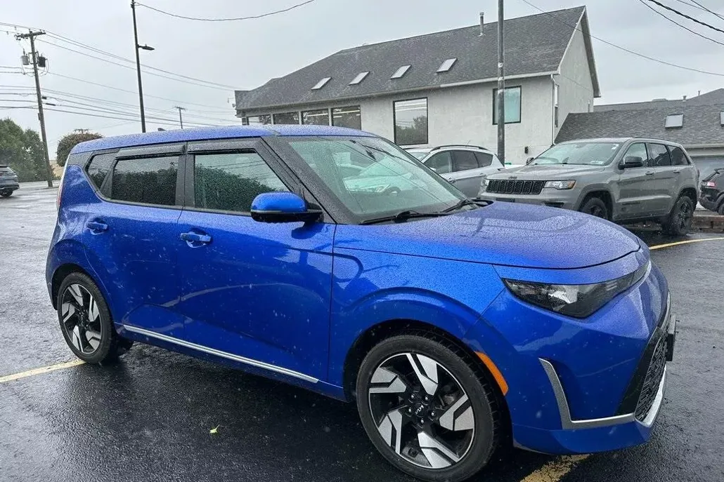 2023 Kia Soul GT-Line photo 1
