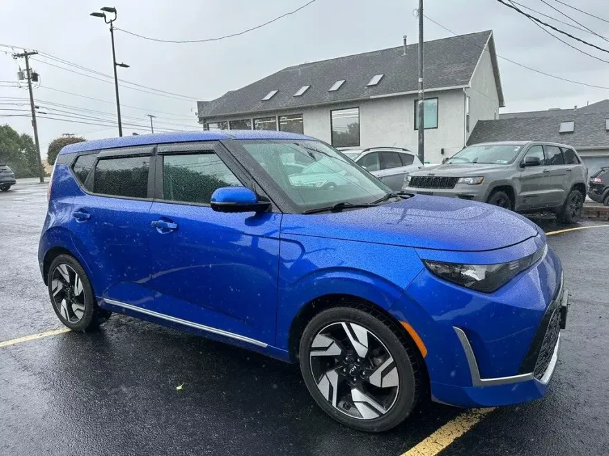 2023 Kia Soul GT-Line photo 1