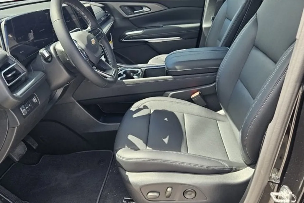 2026 Chevrolet Traverse photo 1