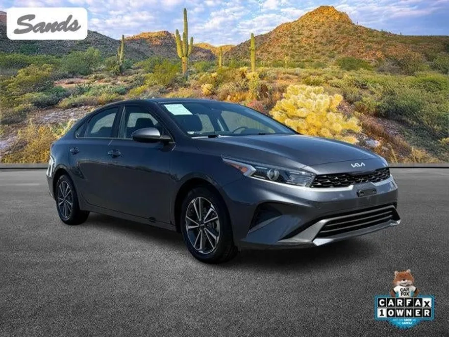 2023 Kia Forte LXS photo 1