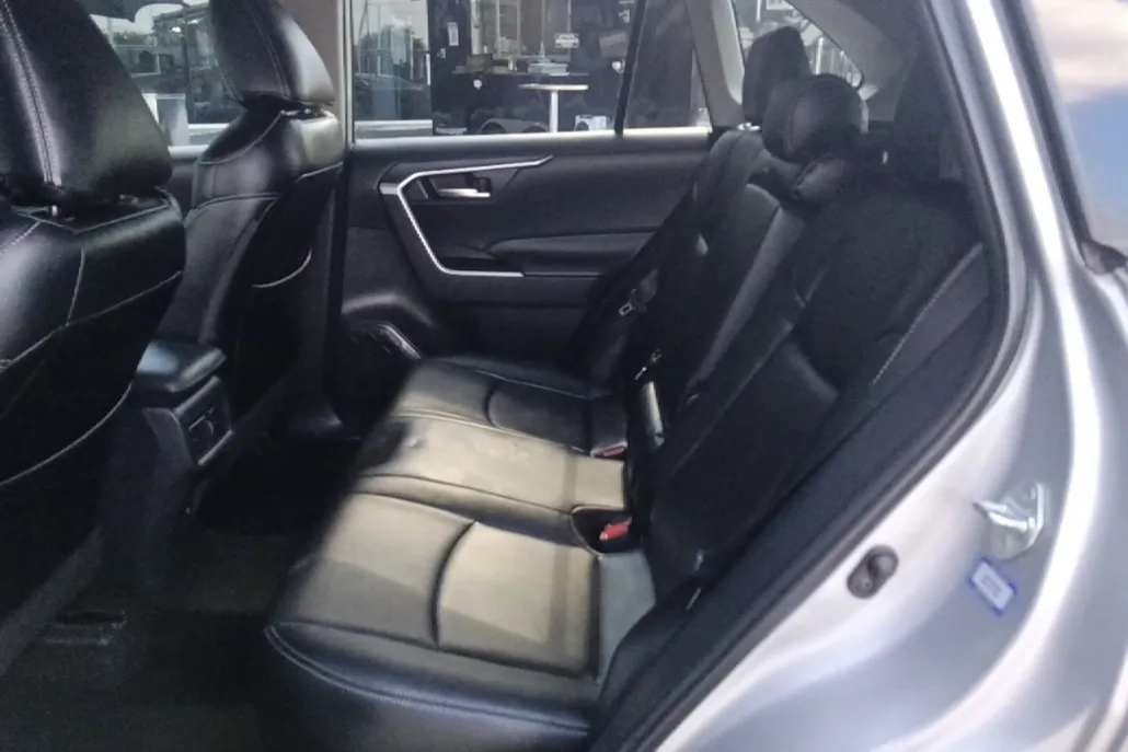 2021 Toyota RAV4 XLE photo 1