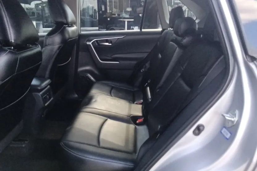 2021 Toyota RAV4 XLE photo 1