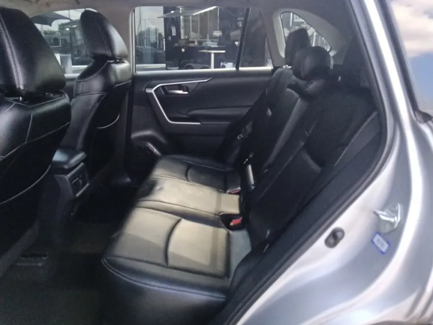 2021 Toyota RAV4 XLE photo 1