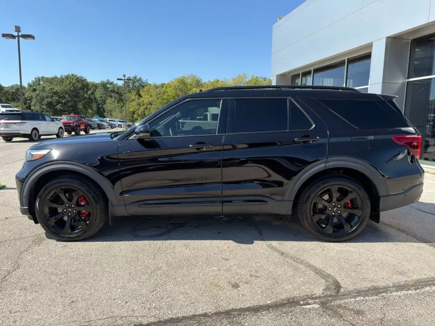 2021 Ford Explorer ST photo 1