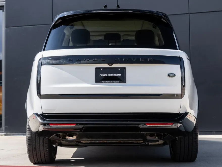 2023 Land Rover Range Rover SE photo 7