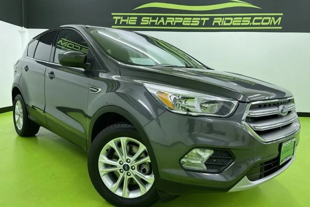 2020 Mitsubishi Outlander SE photo 1