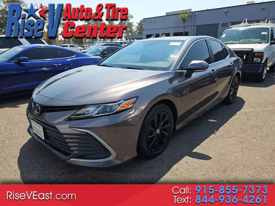 2021 Toyota Camry LE photo 1