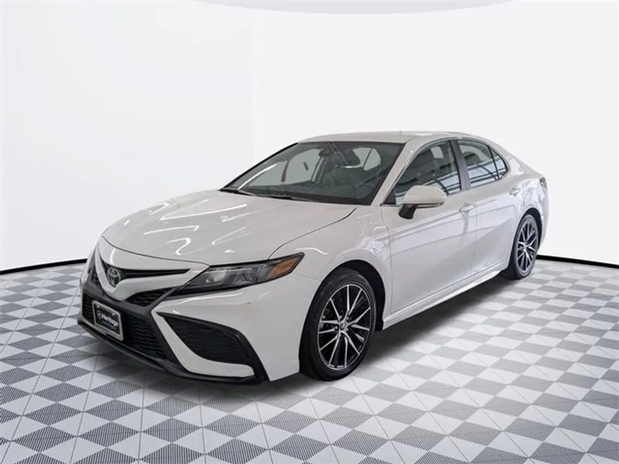 2024 Toyota Camry SE photo 1