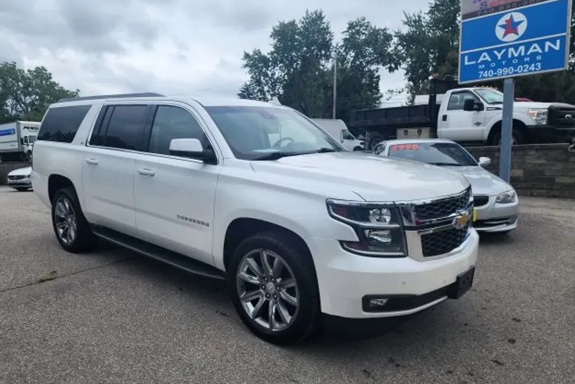2016 Chevrolet Suburban LT photo 1
