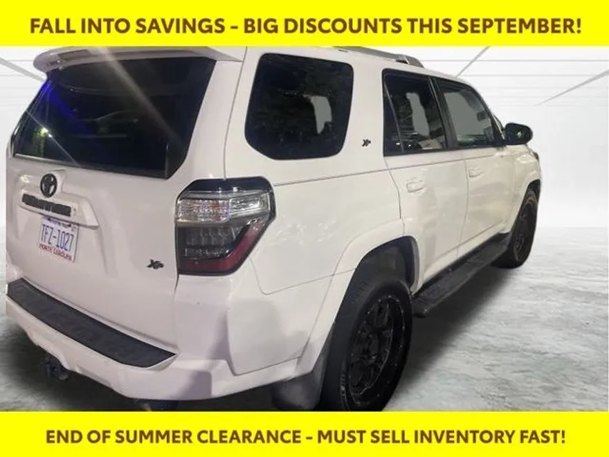 2016 Toyota 4Runner SR5 photo 1