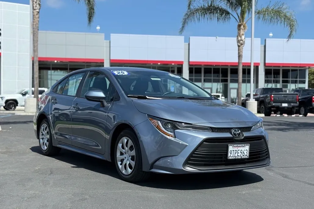 2025 Toyota Corolla LE photo 1